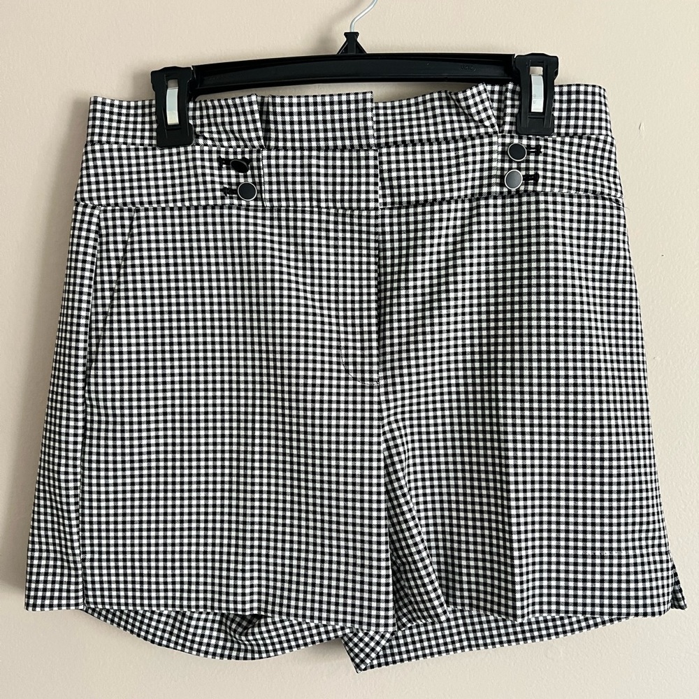 Houndstooth shorts with ruffled waist band size 6 NWOT